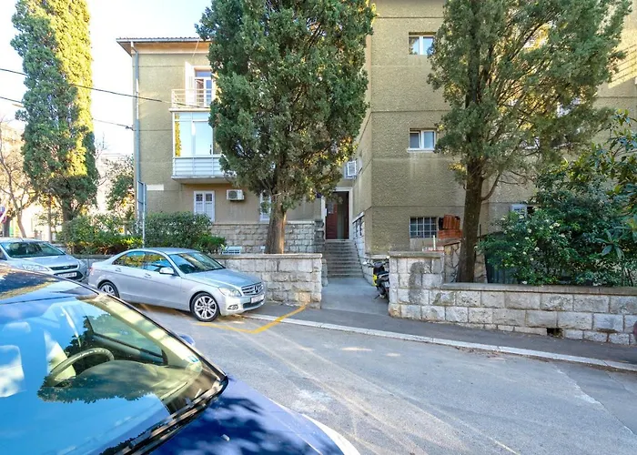 Centre Zlatan Rooms&studio 3* Split